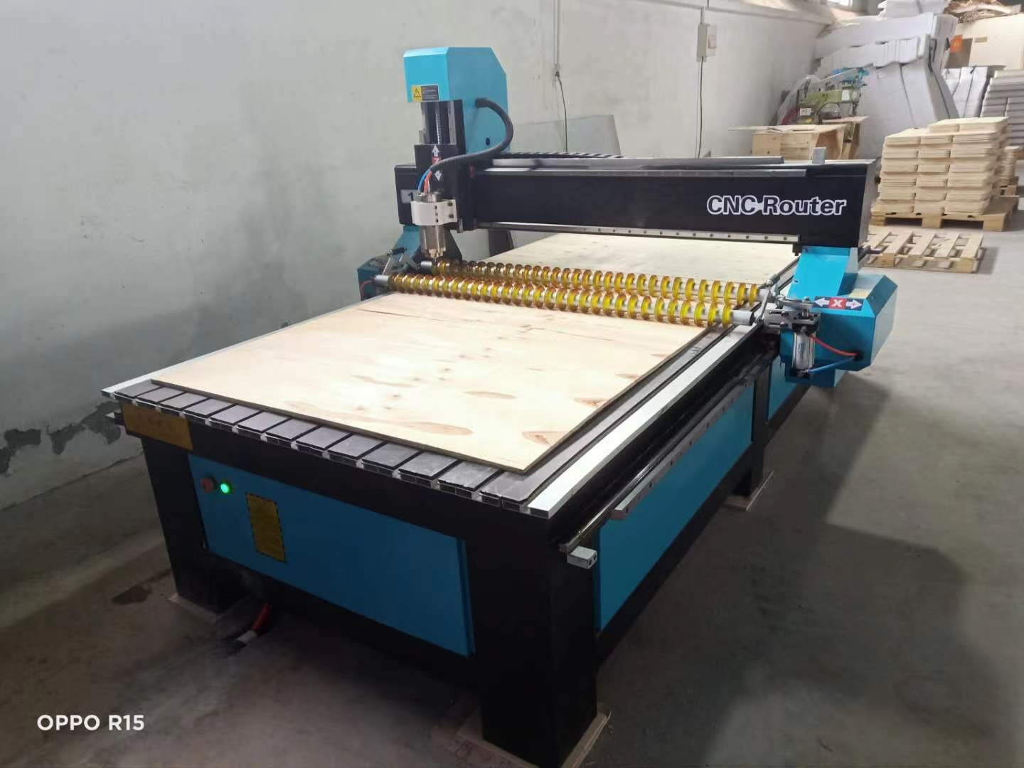 托盤(pán)切割設(shè)備案例